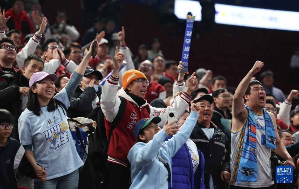 关于上海久事训练开放日；今晨内部沟通引观众欢呼；CBA常规赛在即；训练强度显著提升的信息-开云kaiyun博彩网站